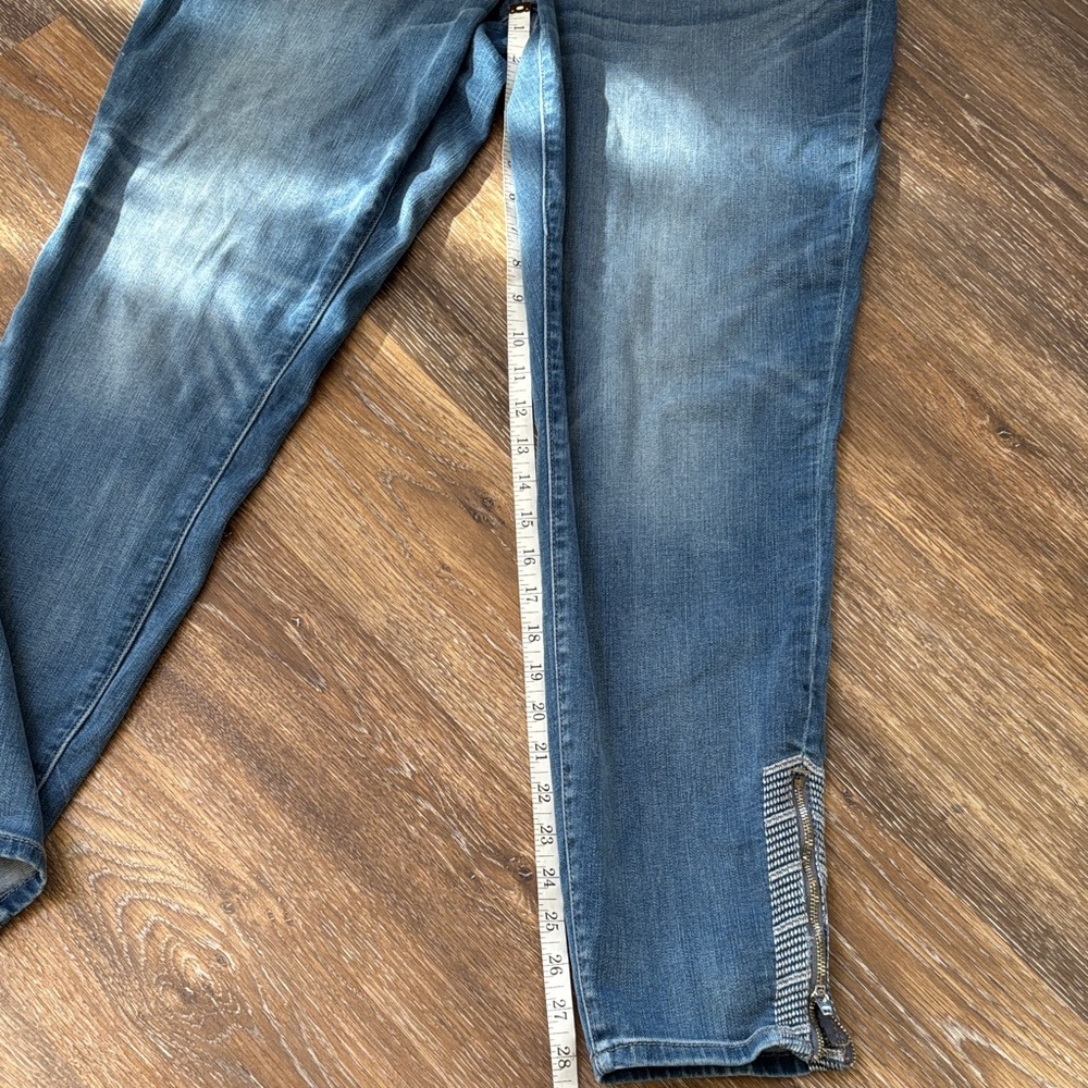 White House Black Market Distressed Blue relaxed Jeans 12L - Picture 8 of 13